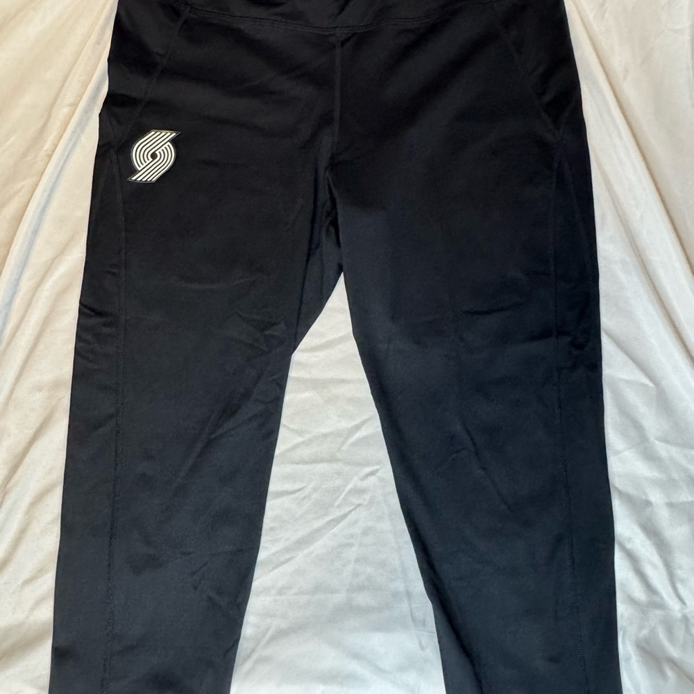 Portland Trail Blazers cropped leggings by Levelwear